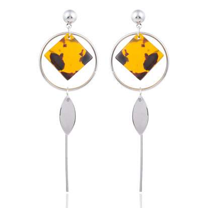EARRING WITH SQUARE ABSTRACT