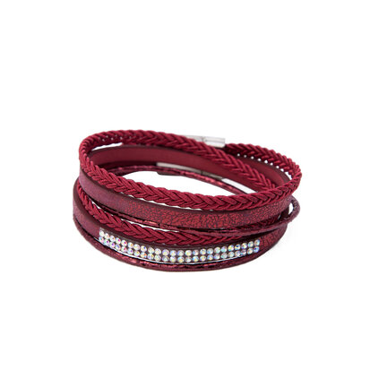 Bracelet with magnetic closure