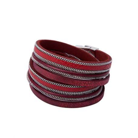 Bracelet with magnetic closure