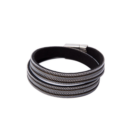 Bracelet with magnetic closure